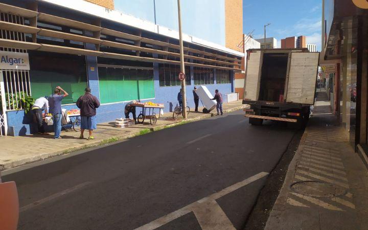 Grandes caminhões usados para o transporte de mercadorias devem sumir do centro de Uberaba com a revitalização ( )