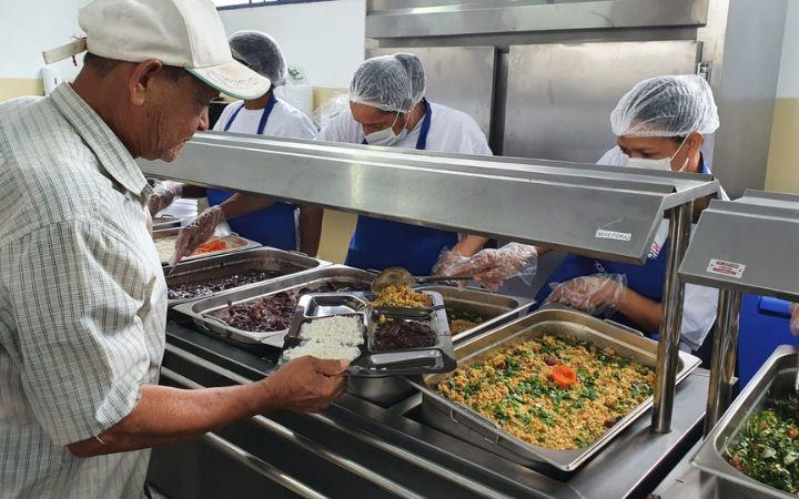 Almoço no Restaurante Popular de Uberaba ( )