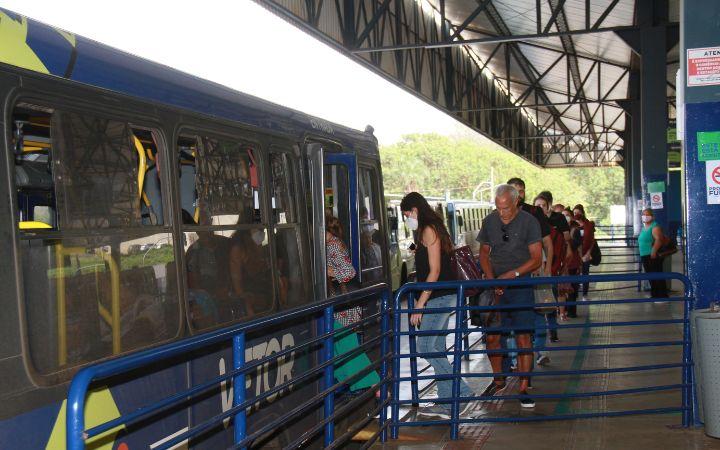 De acordo com o secretário, a gratuidade no transporte coletivo vai baratear os gastos da Prefeitura com o transporte escolar de alunos das escolas estaduais ( )