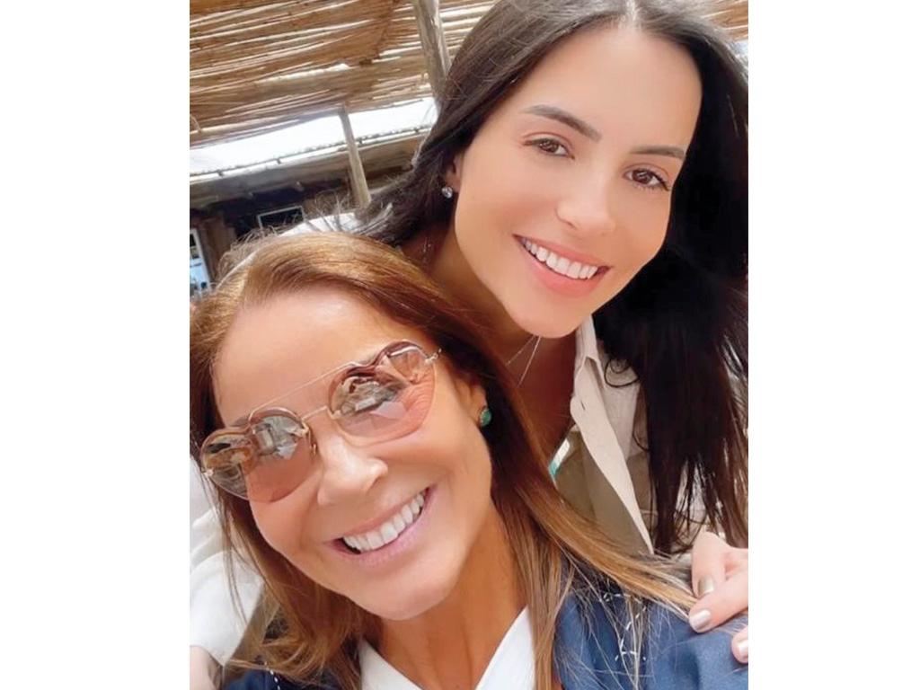 Mônica com a bela Maria Paula Montes&nbsp;