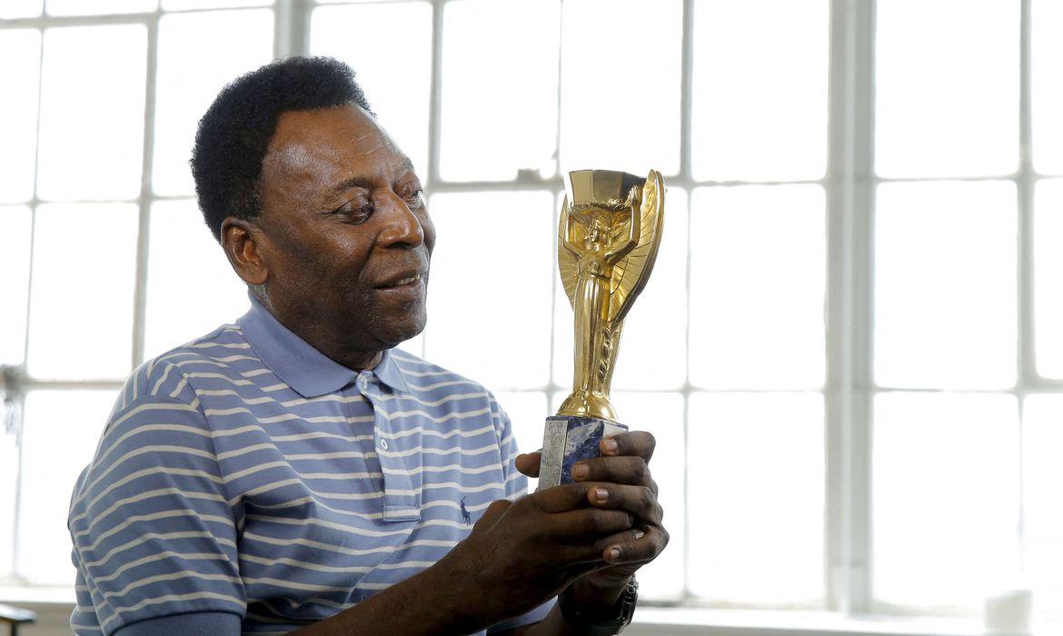 Saber cobrar foi algo que Pelé demorou a aprender. No inicio da carreira ele trabalhou amadoristicamente com o amigo Washington Olivetto para a Bombril e Jornal Lance (Foto/Reuters/Lucas Jackson/Agência Brasil)