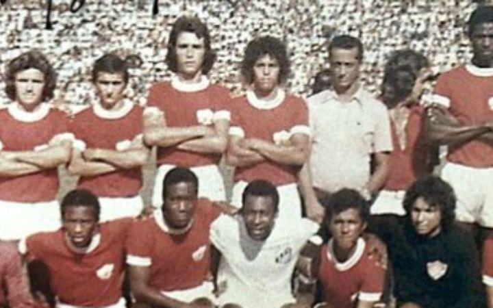 Pelé no amistoso entre Uberaba Sport Club x Santos em 1974 (Foto/Divulgação/Uberaba Sport Club)