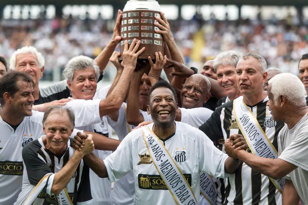 Por um tempo, Santos não usará a camisa 10, que foi de Pelé (Foto/Yasuyoshi/CHIBA/AFP)
