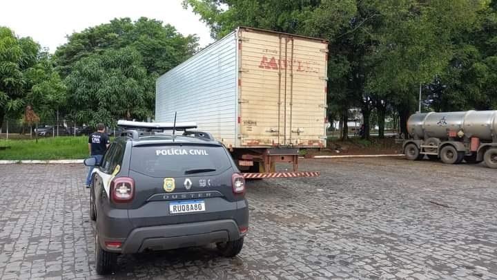 Caminhão foi encontrado estacionado em pátio de posto de combustíveis na BR-050 (Foto/Divulgação)