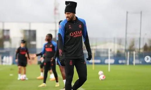 Neymar treinou nesta segunda-feira (2) em Paris (Foto/Reprodução/Instagram)