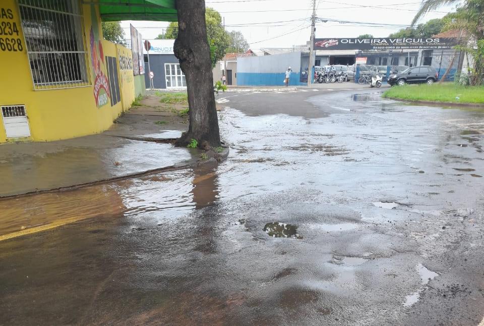 Principal preocupação de moradores era com a sobrecarga nas bocas de lobo (Foto/Leitores JM)