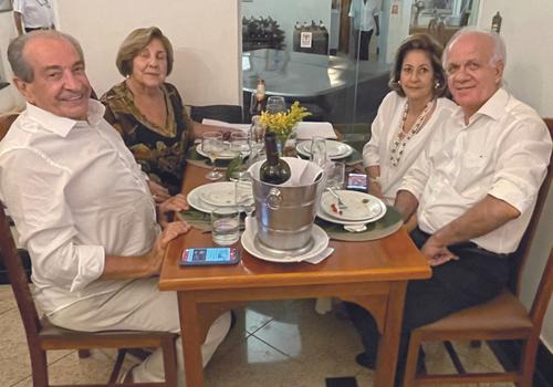 Idem, idem para os casais Irizon Arantes e Sonia, vera e Lúcio Castellano (Foto/Arquivo Pessoal)