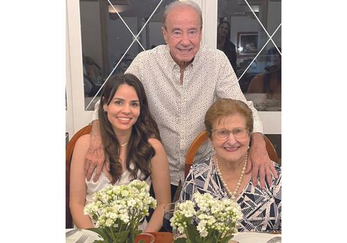 Grande anfitrião de 2023, Silvinho Rodrigues da Cunha com sua filha Silvia Luisa e sua irmã Irene Tahan (Foto/Arquivo Pessoal)