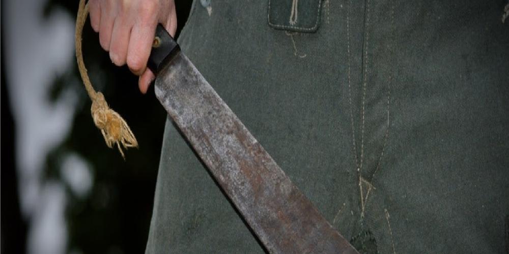 Suspeito de amputar mão do pai e tentar matá-lo a golpes de facão por ciúmes da ex é preso