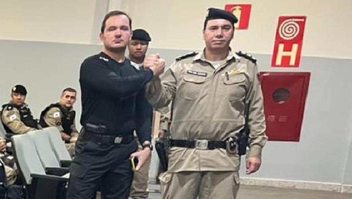 Cumprimento entre o delegado Eduardo Garcia e o comandante Michel mostra afinidade entre polícias (Foto/Arquivo Pessoal)