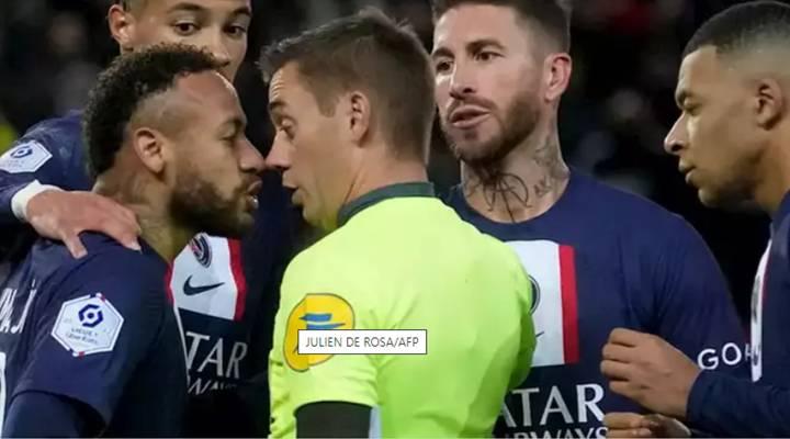 Neymar fez seu primeiro jogo pelo PSG após a Copa do Mundo na quarta-feira passada, quando foi expulso na vitória por 2 a 1 sobre o Strasbourg (Foto/Julien De Rosa/AFP)