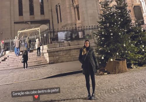 Andréia di Sicco direto de Paris, onde assistiu a missa em honra ao Sagrado Coração de Jesus, na primeira sexta-feira do ano (Foto/Arquivo Pessoal)