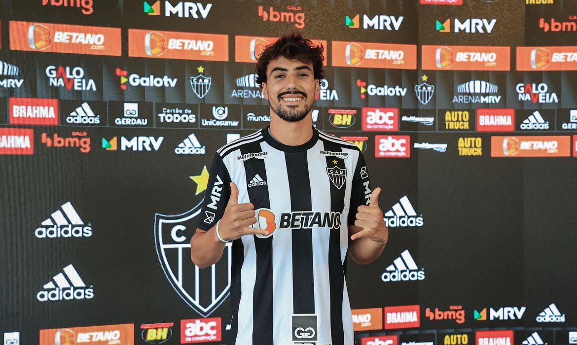 Igor Gomes com a camisa do Atlético-MG (Foto/Pedro Souza/Atlético-MG)