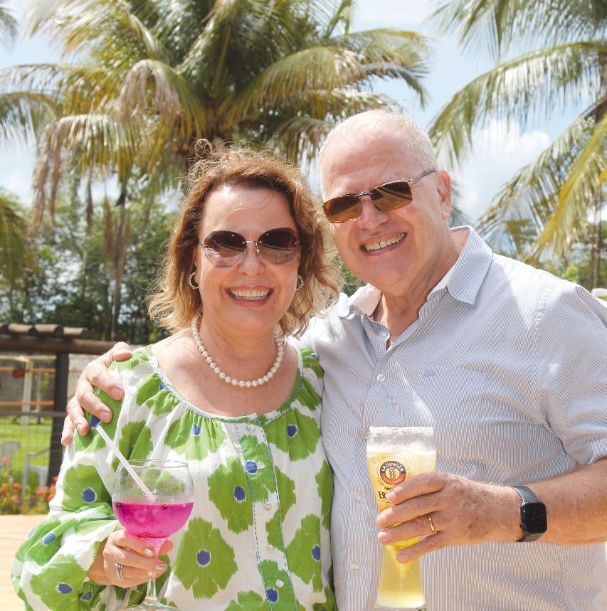 Tânia Misson e João Abrão brindando o ano novo, sempre juntos e em família (Foto/Paulo Lúcio)