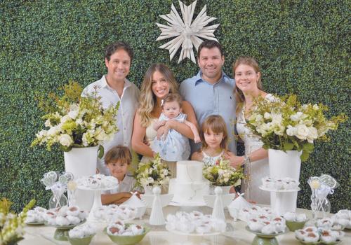 Os padrinhos de Alice Lucas Nascimento e Rachel Rubinger com os pequenos João Lucas e Júllia (Foto/Selem Fotografia)