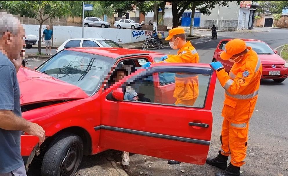 Acidente foi registrado na rua Manoel Silva Santos (Foto/Divulgação/Bombeiros)