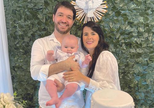 Almoço festivo – caprichadíssimo – reuniu as famílias de Camila e Luiz Pessoa Vicente Neto em torno do batizado do segundo filho do casal, o fofo Benjamin, celebrado pelo Padre Manoel na Medalha Milagrosa (Foto/Arquivo Pessoal)