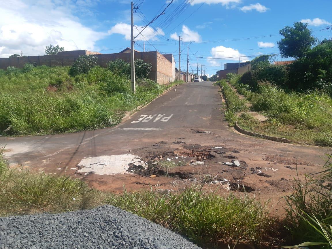 Muro de arrimo do bairro Alfredo Freire IV é atingido pelas chuvas (Foto/Jairo Chagas)