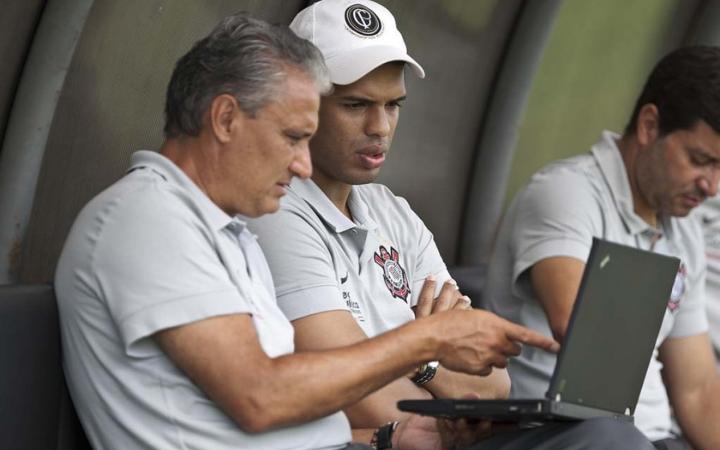 Fernando Lázaro aceitou a "convocação" do Corinthians e descartou a ideia de acompanhar Tite no Mundial do Qatar (Foto/Twitter/@meutimao)