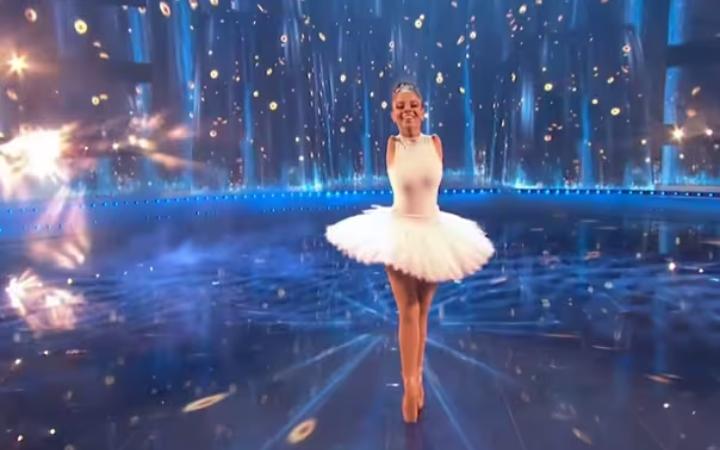 Bailarina mineira Vitória Bueno emociona público do 'America’s Got Talent' (Foto/AGT: All Stars 2023/Reprodução)