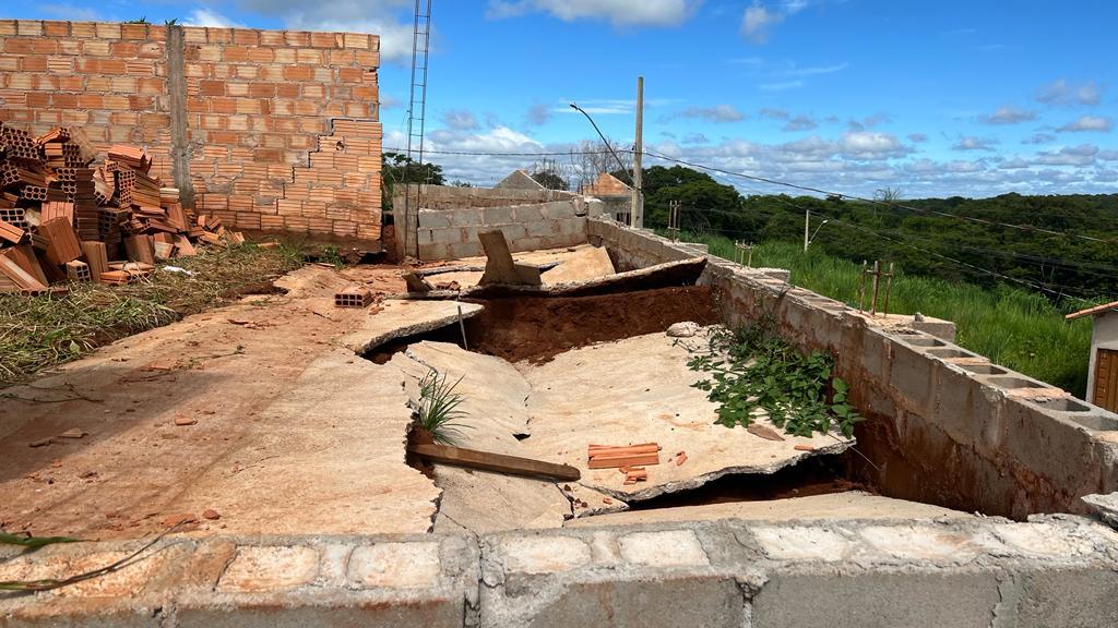 Parte do muro de arrimo foi retirado às pressas (Foto/Luizinho Kanecão)