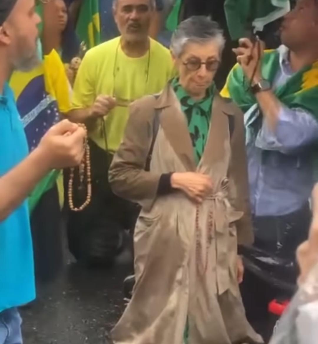 Cássia Kis em protesto pró-Bolsonaro após eleições (Foto/Reprodução)