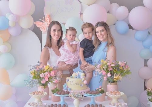 Titia de coração, Fernanda Tahan, com a aniversariante e o amiguinho Arthur (Fotos/Selem Fotografia)