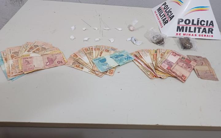 Além das drogas, foram encontrados na casa dos suspeitos mais de R$3 mil, que seriam provenientes do tráfico (Foto/Divulgação)