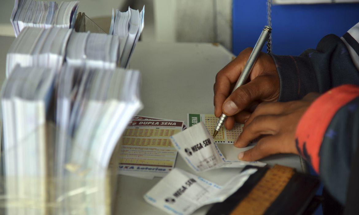 O próximo concurso será realizado na terça, com prêmio estimado de R$ 3,5 milhões (Foto/Wilson Dias/Agência Brasil)