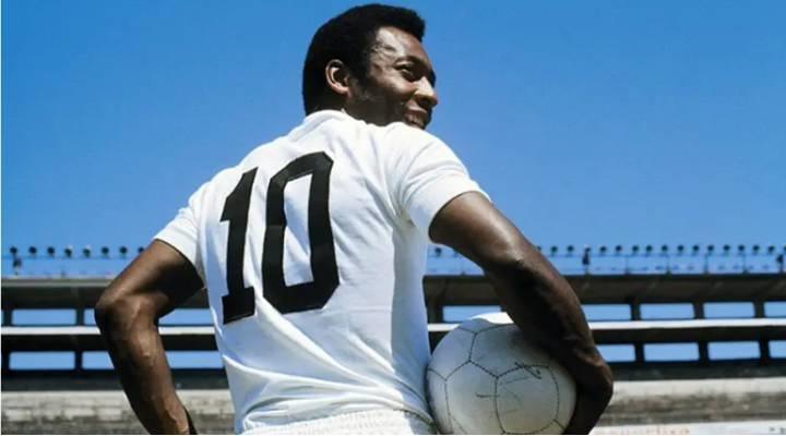 Antes de a bola rolar, o Santos fez uma bonita homenagem a Pelé, falecido no dia 29 de dezembro (Foto/Financial World)