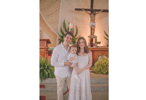 Chuva de bençãos para o nosso Edu. Eduardo Cartafina e Paula Coelho batizaram na igreja de São Geraldo Magela o filho Eduardo (Eduardo Cartafina e Paula Coelho)