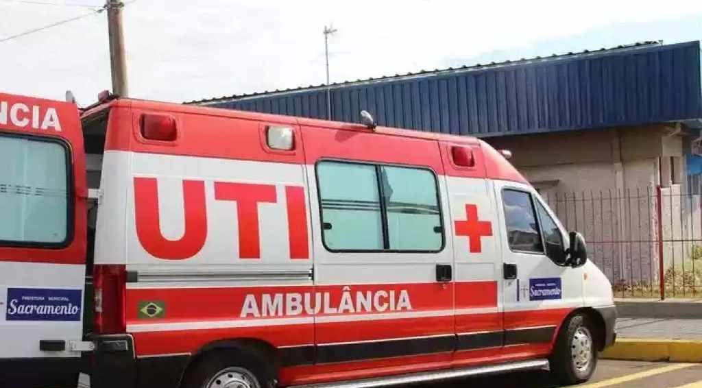 Ambulância do município de Sacramento (Foto/Reprodução)