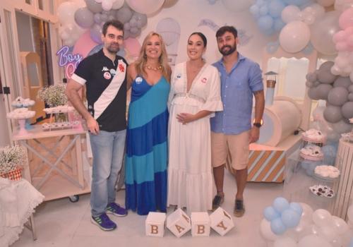 Felipe e Paula com a vovó materna Paula Virginia Martins Nascimento e o titio Léo Gomes (Fotos/Paulo Lúcio)