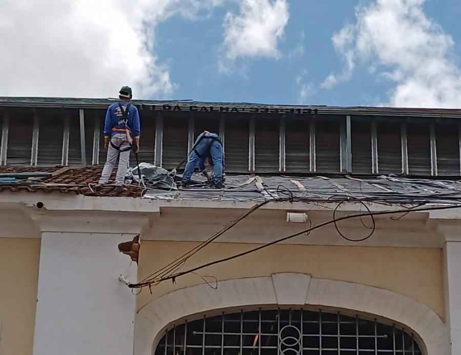 Funcionários voltaram a realizar obra do Mercado Municipal nesta terça (17) (Foto/Divulgação)