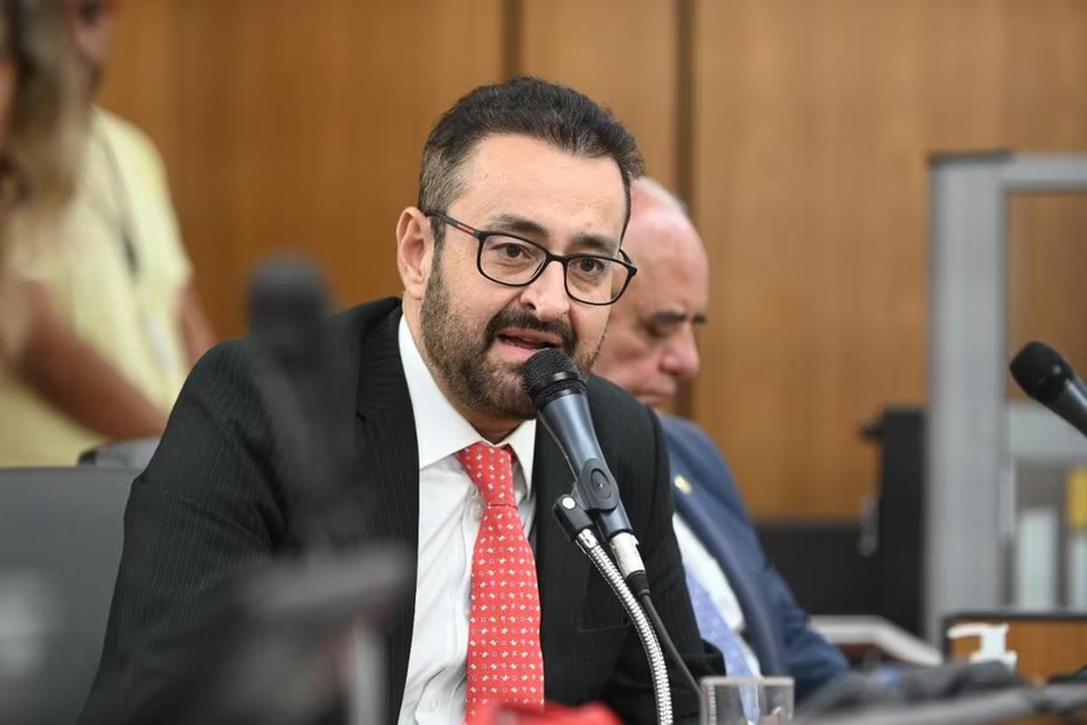 Deputado estadual Gustavo Santana permanece apoiando Zema, mas defende voto em Tadeuzinho para preservar independência entre o Executivo e o Legislativo (Foto/Luiz Santana/ALMG)