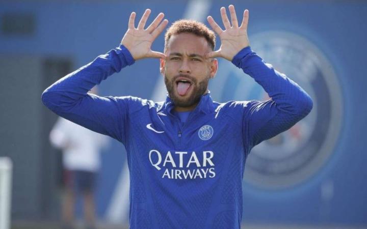 Segundo a publicação, Neymar sempre acaba relegado ao segundo plano nas suas tentativas de ser o craque de um time importante (Foto/El Telégrafo)