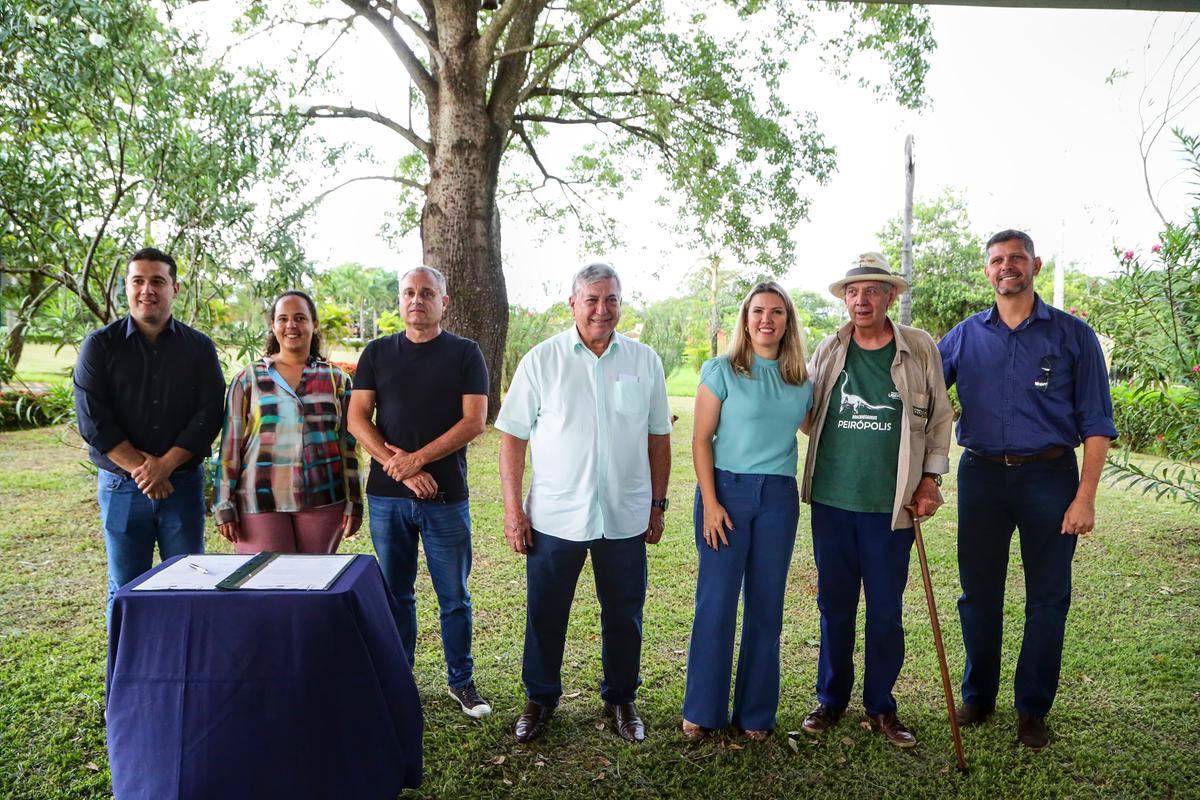 Ordem de Serviço para as melhorias no bairro rural de Peirópolis foi assinada esta semana (Foto/Divulgação)