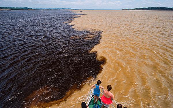 Encontro dos rios Negro e Solimões (Foto/Rede Manaus Hotéis)