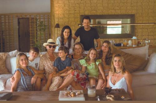 Turma linda, Miriam Freire e Sandra Mendes junto com as filhas e netos foram aproveitar o verão na Bahia (Foto/Arquivo Pessoal)