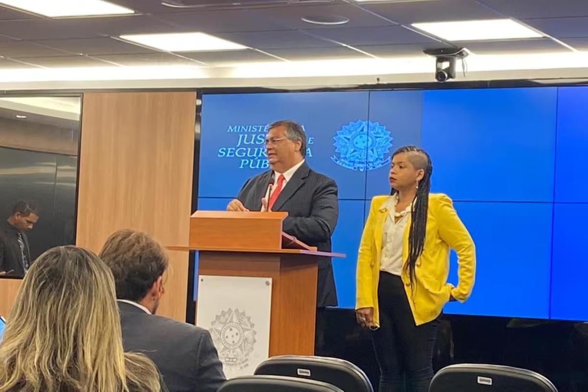 Na imagem, o ministro da Justiça, Flávio Dino, e a presidente do Comitê Nacional de Refugiados (Conare), Sheila de Carvalho (Foto/O Tempo)