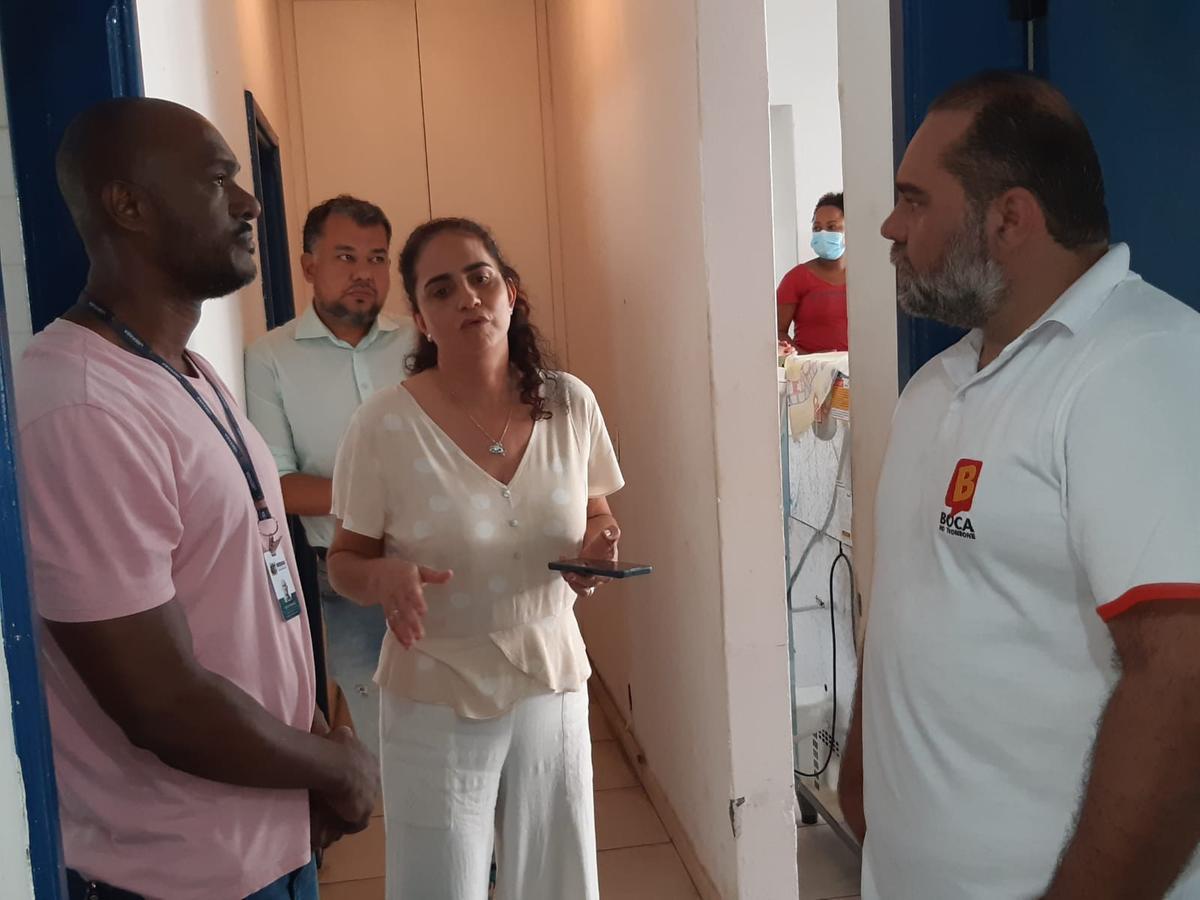 Vereador Tulio Micheli conversou com secretária Gicele Gomes no local (Foto/Jairo Chagas)