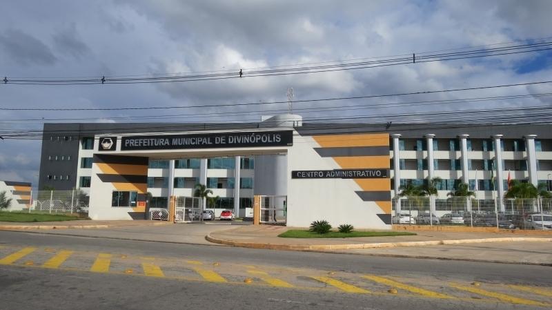 Zoofilia teria ocorrido dentro de pátio da Prefeitura de Divinópolis (Foto/Reprodução/Google Street View)