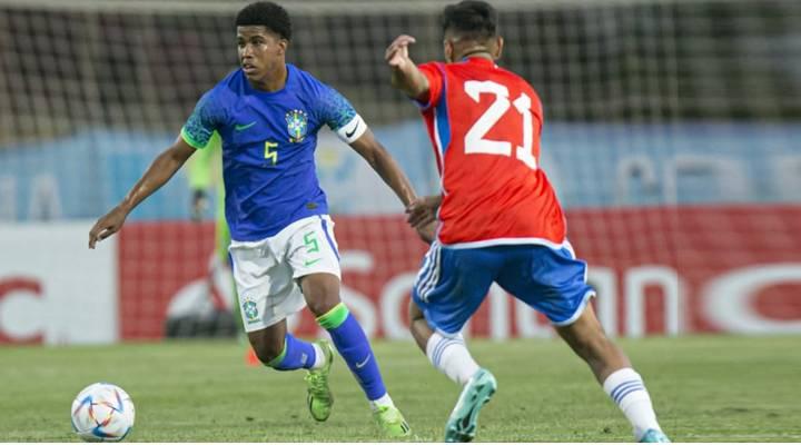 Guilherme Biro cobrou a falta com perfeição e Andrey Santos (FOTO) apenas escorou para as redes comemorando com o famoso "eu estou aqui." (Foto/Adriano Fontes/CBF)