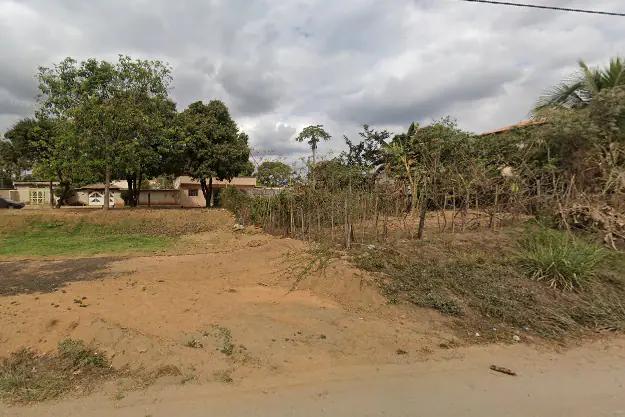 Família vive às margens da Fernão Dias e do rio Doce (Foto/Reprodução/Google Street View)