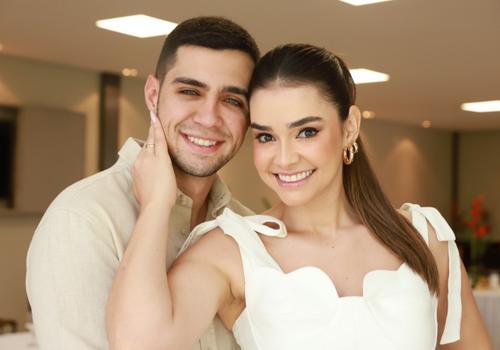 Marcelo Teixeira e da Larissa Nunes em seu concorrido chá bar no último fim de semana (Foto/Babi Magela)