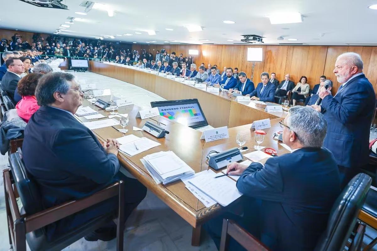 Reunião entre a Presidência da República, ministros e os 27 governadores ocorreu nesta sexta-feira (27) no Palácio do Planalto (Foto/Créditos/Presidência da República)