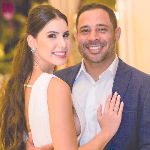 Letícia Carvalho e Leopoldo Hueb Barata de alianças na mão direita. Felicidades ao casal! (Foto/Alysson Oliveira)