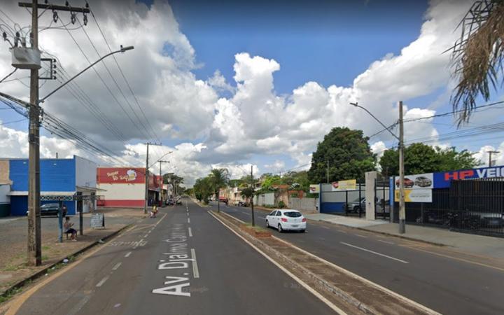 Avenida Djalma Castro Alves, onde está o comércio alvo de assalto na sexta-feira (Foto/Reprodução Google Street View)