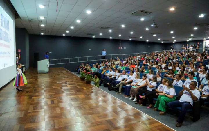 Durante dois dias, cerca de 600 servidores da Secretaria de Educação participaram de evento em preparação ao início do ano letivo (Foto/Divulgação)