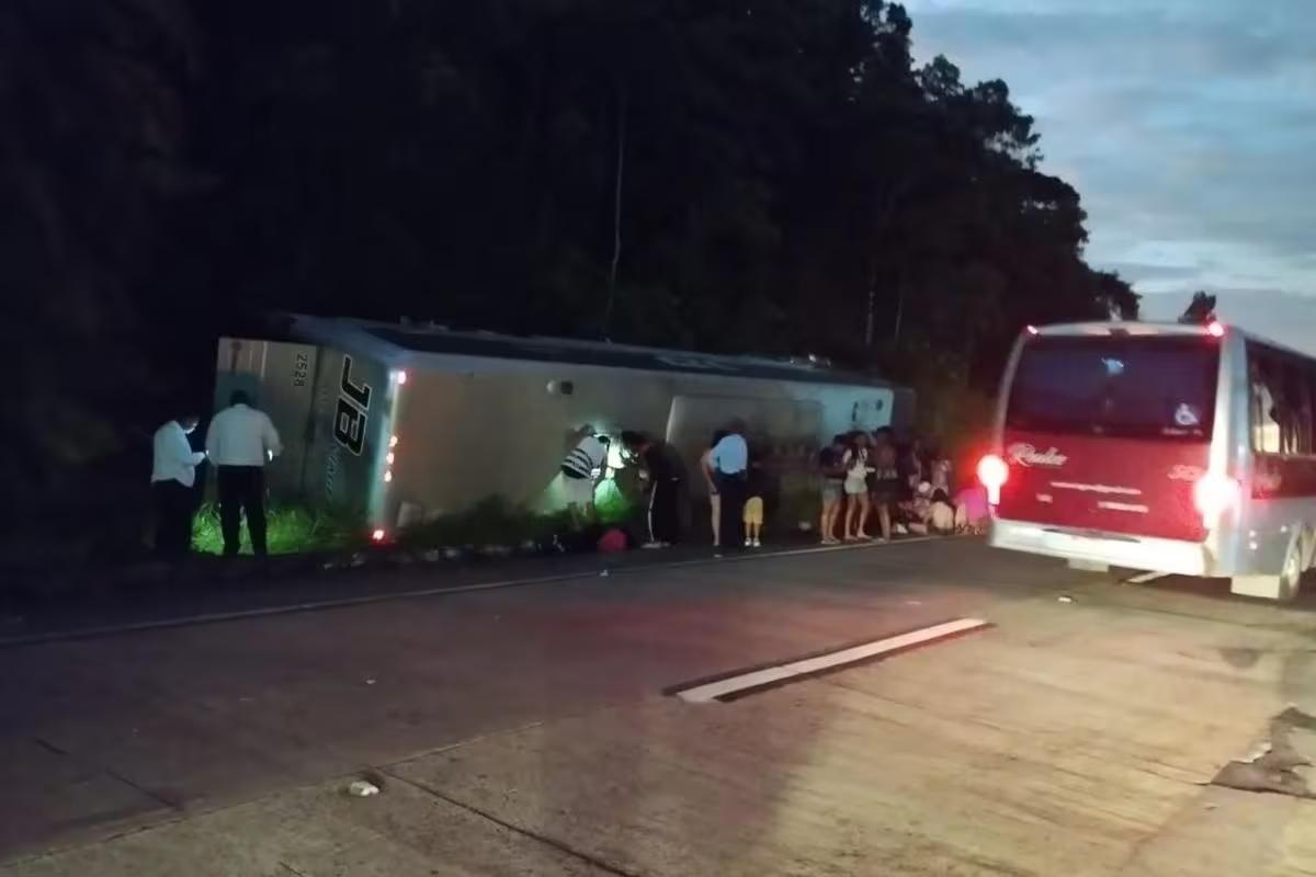 Acidente ocorreu na altura do km 87, na BR-040, na descida da Serra de Petrópolis (Foto/Redes sociais/reprodução)